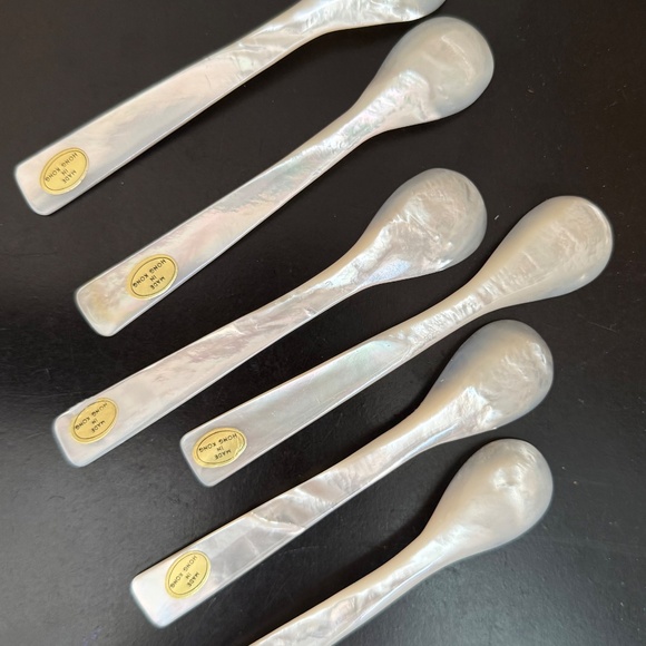 Mother of Pearl Caviar Spoons - Picture 2 of 3